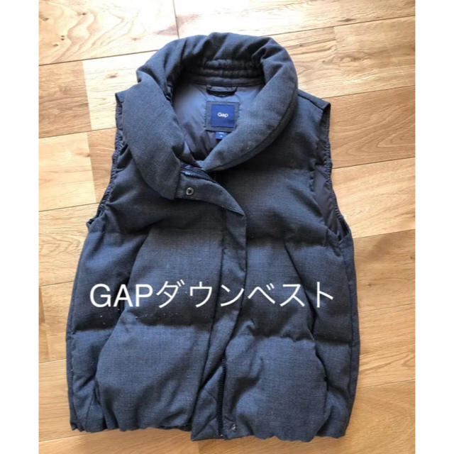 GAP(ギャップ)のギャップ ダウンベスト グレー レディースのジャケット/アウター(ダウンベスト)の商品写真