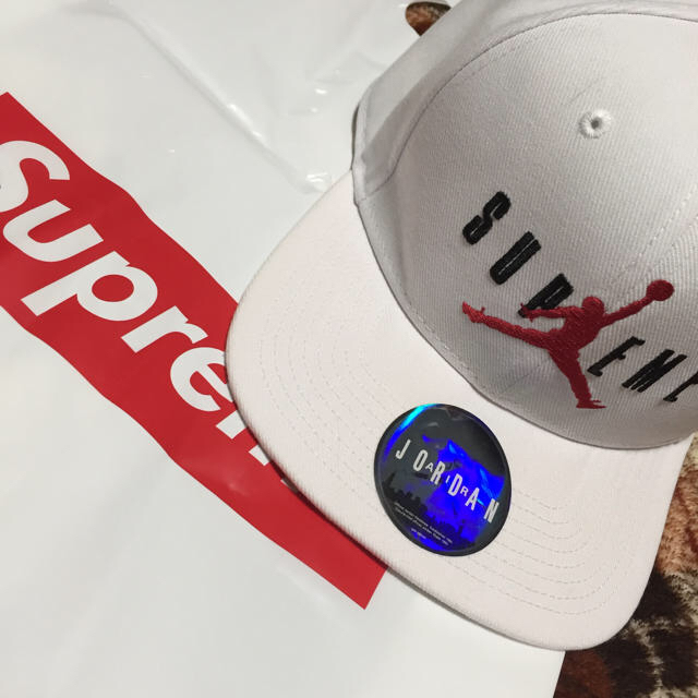 【最終値下げ】Supreme AIR JORDAN コラボキャップ 帽子 白のサムネイル