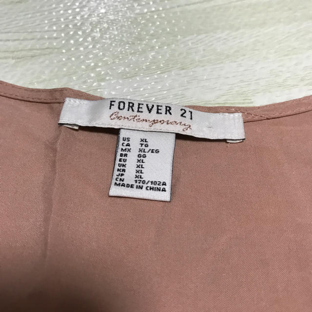 FOREVER 21(フォーエバートゥエンティーワン)のシェリー様専用  foreve21☆ 刺繍レースガウン デニムワンピ 計2点 レディースのトップス(カーディガン)の商品写真