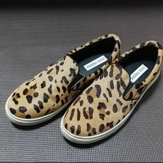 スティーブマデン(Steve Madden)のSTEVE MADDEN ハラコスリッポン レオパード柄 25cm(スリッポン/モカシン)