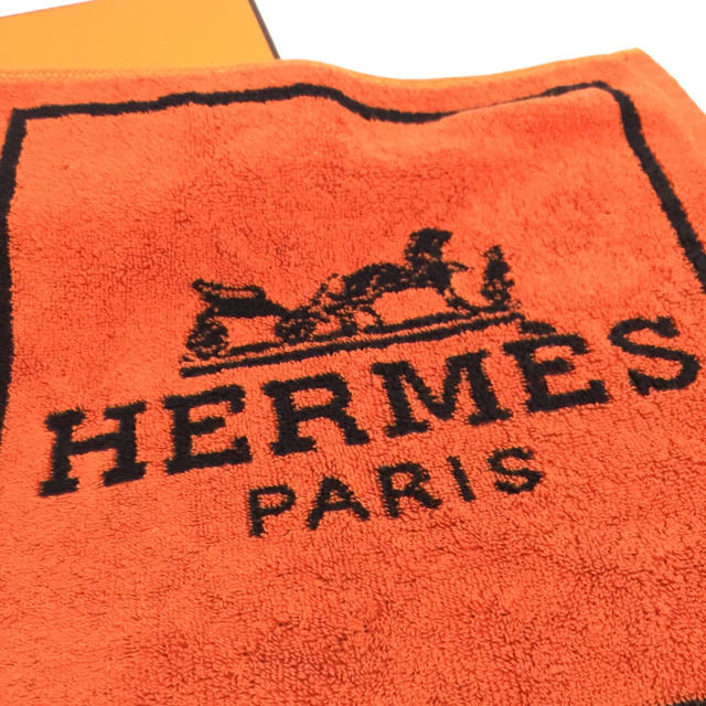 Hermes(エルメス)のHERMES エルメス オレンジ 黒 フェイスタオル インテリア/住まい/日用品の日用品/生活雑貨/旅行(タオル/バス用品)の商品写真