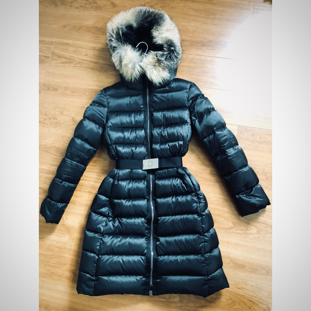 MONCLER(モンクレール)のMONCLER/モンクレール★TINUVIEL ファー付きロングダウンコート レディースのジャケット/アウター(ダウンジャケット)の商品写真