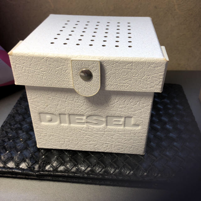 DIESEL(ディーゼル)のディーゼル、時計の箱 メンズの時計(腕時計(アナログ))の商品写真