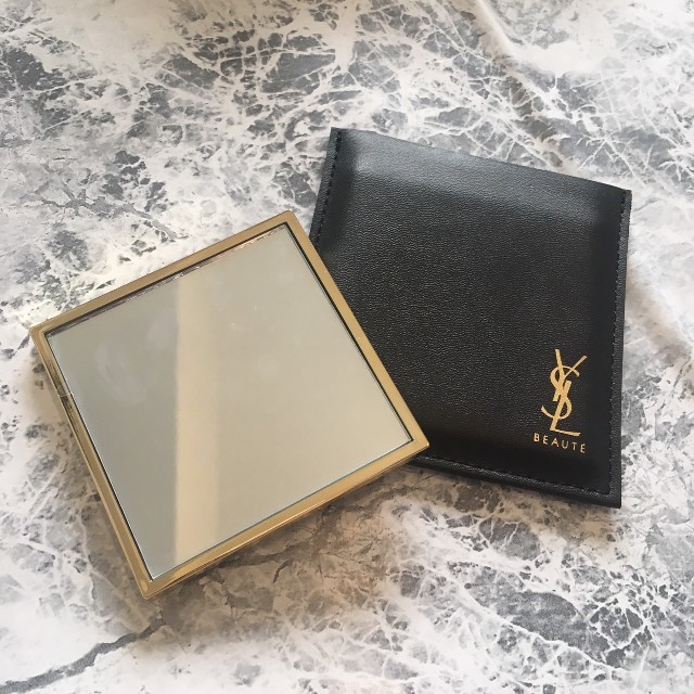 Yves Saint Laurent Beaute(イヴサンローランボーテ)のイブサンローラン　ハンドミラー　鏡 レディースのファッション小物(ミラー)の商品写真