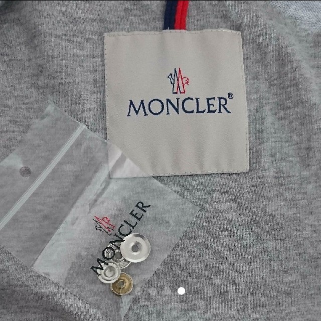 ジャケット/上着超美品 MONCLER キッズ パーカー