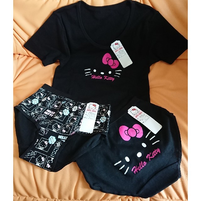 ハローキティ(ハローキティ)のままたん様専用☆新品☆HELLO KITTY☆Tシャツ＆ショーツ×２セット レディースの下着/アンダーウェア(ショーツ)の商品写真