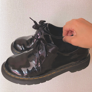 ダブルクローゼット(w closet)のマーチン風ブーツ サテンリボン black(ローファー/革靴)