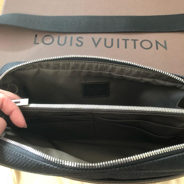 LOUIS VUITTON(ルイヴィトン)のLOUIS VUITTON ショルダーバッグ メンズのバッグ(ショルダーバッグ)の商品写真