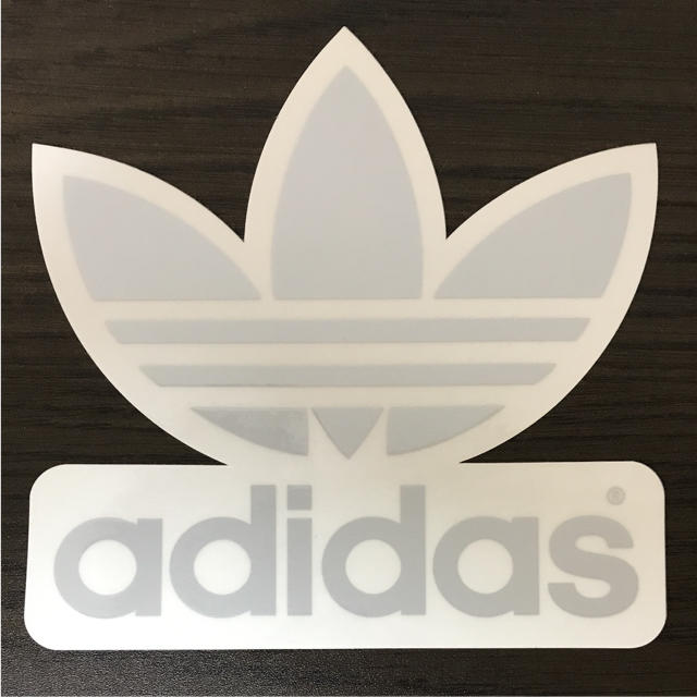 adidas(アディダス)の【縦13.8cm横13.7cm adidas skateboardステッカー 自動車/バイクのバイク(ステッカー)の商品写真