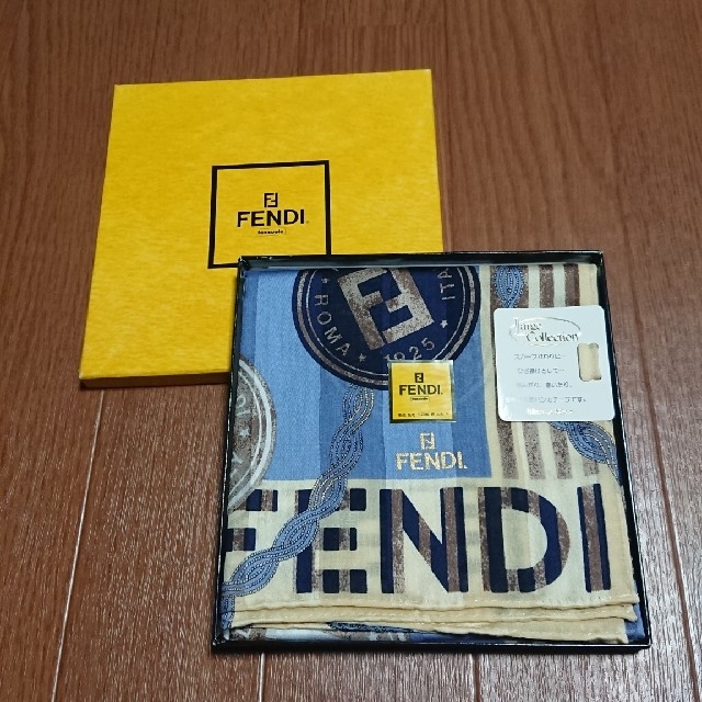 FENDI(フェンディ)のフェンディ 大判ハンカチーフ レディースのファッション小物(バンダナ/スカーフ)の商品写真