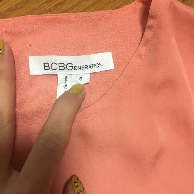 BCBGMAXAZRIA(ビーシービージーマックスアズリア)のBCBG ワンピース サーモンピンク レディースのワンピース(ミニワンピース)の商品写真