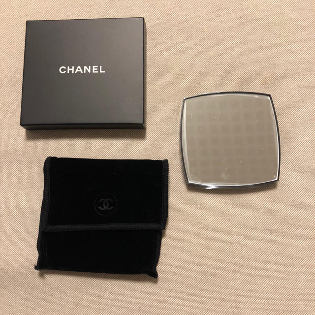 CHANEL(シャネル)のCHANEL 鏡 レディースのファッション小物(ミラー)の商品写真