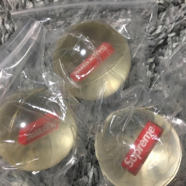 Supreme(シュプリーム)のSupreme Super Bowl Supreme スーパーボール  メンズのメンズ その他(その他)の商品写真