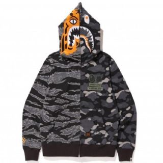 アベイシングエイプ(A BATHING APE)のUndefeated Ape Shark HOODIE シャークパーカ (パーカー)