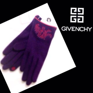 ジバンシィ(GIVENCHY)の新品♡GIVENCHYスマホ対応手袋💓(手袋)