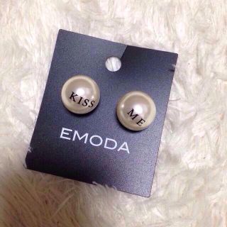 エモダ(EMODA)のEMODA＊Kiss Me パールピアス(ピアス)