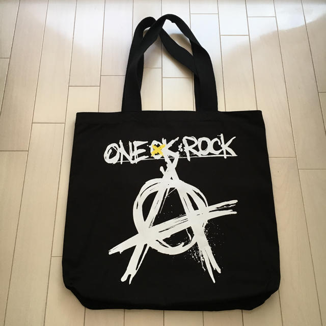 ONE OK ROCK(ワンオクロック)のONE OK ROCK トートバッグ エンタメ/ホビーのタレントグッズ(ミュージシャン)の商品写真