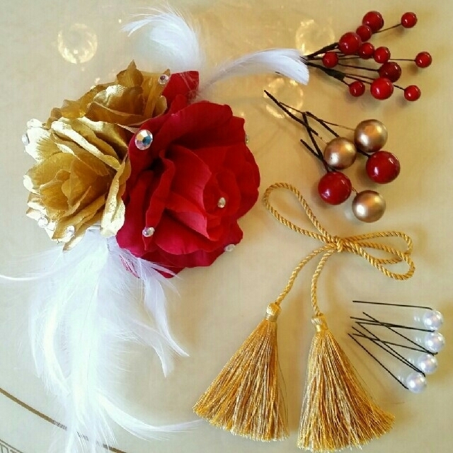 赤×ゴールドのゴージャスな髪飾り 成人式 結婚式 和装 卒業式に