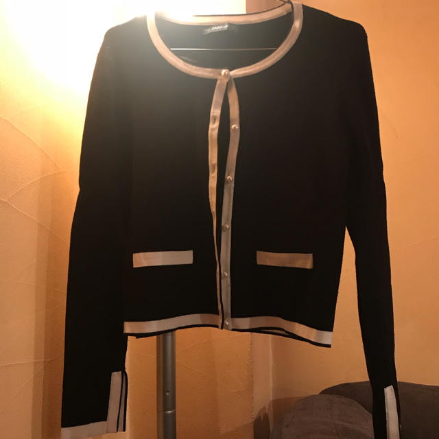 ZARA(ザラ)のZARA パールボタンカーディガン 美品 レディースのトップス(カーディガン)の商品写真