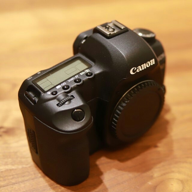 Canon(キヤノン)のEOS 5D mark2 ボディ　美品 シャッター回数1万回以下 スマホ/家電/カメラのカメラ(デジタル一眼)の商品写真