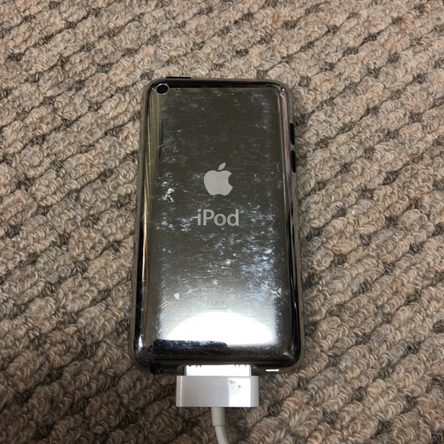 iPod touch(アイポッドタッチ)のiPod touch 第4世代 32GB スマホ/家電/カメラのオーディオ機器(ポータブルプレーヤー)の商品写真