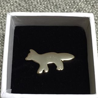 MAISON KITSUNE'(ブローチ/コサージュ)のフリマアイテム一覧 MAISON KITSUNE'(ブローチ/コサージュ)のフリマアイテム一覧