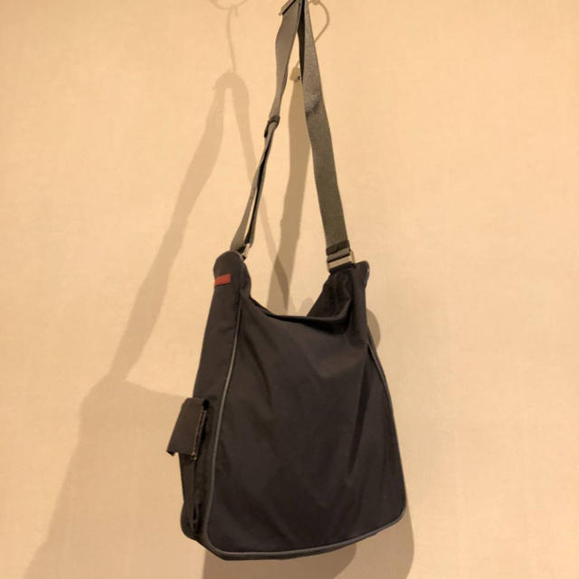 PRADA - 美品 プラダ 軽量斜め掛けショルダーバッグの通販 by イタリア|プラダならラクマ