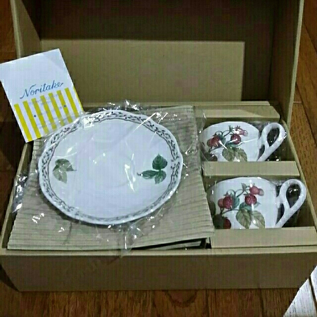 Noritake(ノリタケ)のノリタケ　ロイヤルオーチャード　ティーカップ&ソーサー　プレートセット　新品 インテリア/住まい/日用品のキッチン/食器(食器)の商品写真