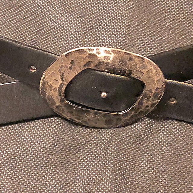デニムに 楕円バックルベルト 黒 レディースのファッション小物(ベルト)の商品写真