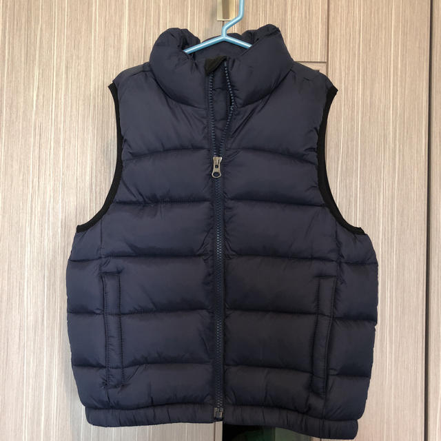 GAP(ギャップ)のGAP  ダウンベスト ネイビー 120 キッズ/ベビー/マタニティのキッズ服男の子用(90cm~)(ジャケット/上着)の商品写真