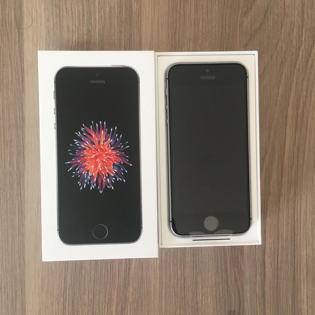 スマホ/家電/カメラiPhone SE 32GB 新品