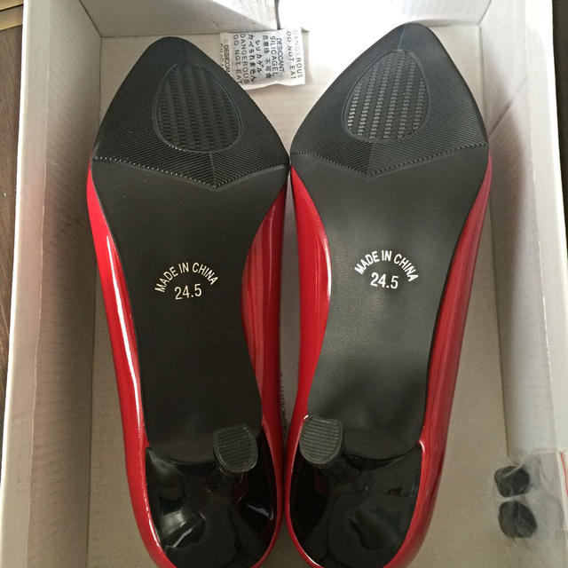 赤パンプス レディースの靴/シューズ(ハイヒール/パンプス)の商品写真