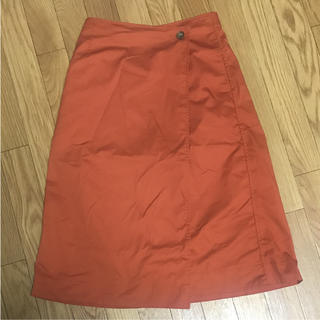 ユニクロ(UNIQLO)のUNIQLO ユニクロ ナローハイウエストラップスカート オレンジ(ひざ丈スカート)