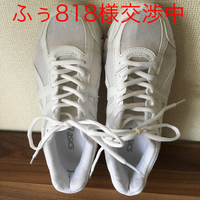 asics(アシックス)の【交渉中】アシックス運動靴23.5 白 レディースの靴/シューズ(スニーカー)の商品写真