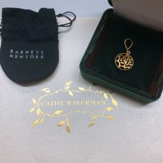 バーニーズニューヨーク(BARNEYS NEW YORK)のCATHY WATERMAN チャーム LOVE(ネックレス)