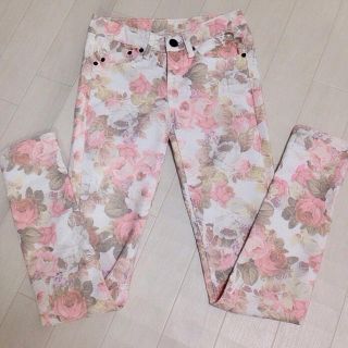 ジョイリッチ(JOYRICH)のジョイリッチ 花柄パンツ(カジュアルパンツ)