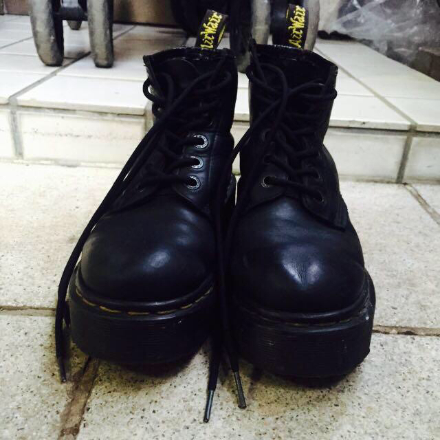 美品!】Dr.Martens(ドクターマーチン) 6ホール 黒 イングランド製