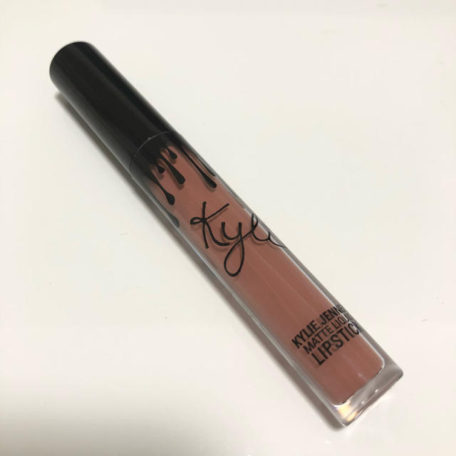 Kylie Cosmetics(カイリーコスメティックス)のカイリージェンナー リップキット Candy K コスメ/美容のベースメイク/化粧品(リップグロス)の商品写真