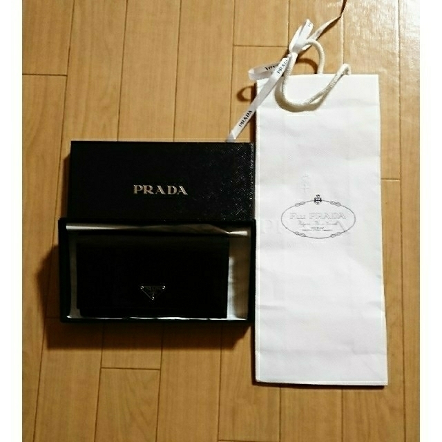 PRADA(プラダ)の初売り価格PRADA❤️長財布新品自宅保管 レディースのファッション小物(財布)の商品写真