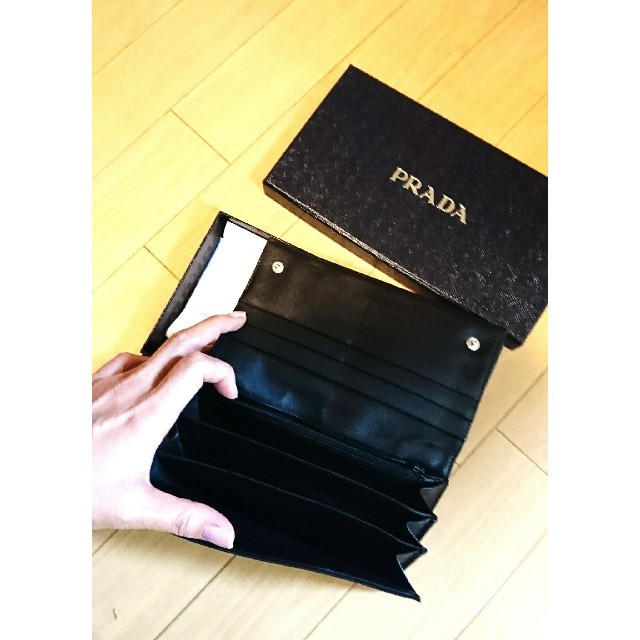 PRADA(プラダ)の初売り価格PRADA❤️長財布新品自宅保管 レディースのファッション小物(財布)の商品写真