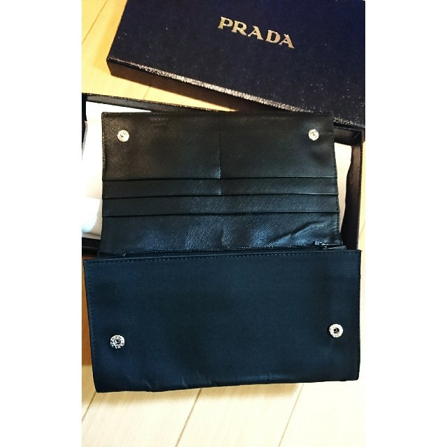 PRADA(プラダ)の初売り価格PRADA❤️長財布新品自宅保管 レディースのファッション小物(財布)の商品写真