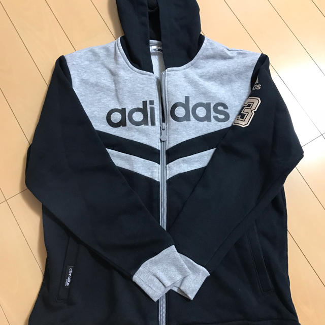 adidas(アディダス)のアディダス 子供服 パーカー　コロナセール キッズ/ベビー/マタニティのキッズ服男の子用(90cm~)(ジャケット/上着)の商品写真