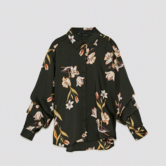 ZARA(ザラ)の【美品】ZARA ヴィンテージフラワーシャツ 花柄ブラウス ザラ秋冬 レディースのトップス(シャツ/ブラウス(長袖/七分))の商品写真