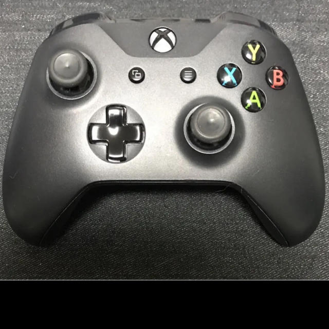 Xbox(エックスボックス)のXBOX ONE 新型ワイヤレスコントローラー 美品 エンタメ/ホビーのゲームソフト/ゲーム機本体(家庭用ゲーム機本体)の商品写真