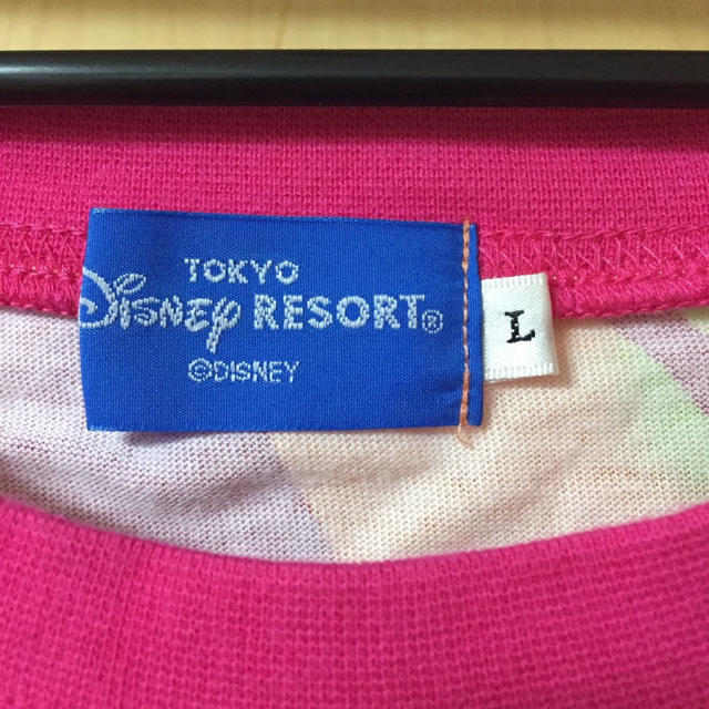 Disney(ディズニー)のディズニー 総柄 Tシャツ エンタメ/ホビーのおもちゃ/ぬいぐるみ(キャラクターグッズ)の商品写真