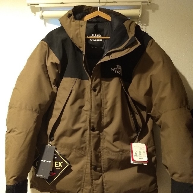 THE NORTH FACE(ザノースフェイス)のNORTH FACE ノースフェイス マウンテンダウンジャケットLサイズBE メンズのジャケット/アウター(ダウンジャケット)の商品写真