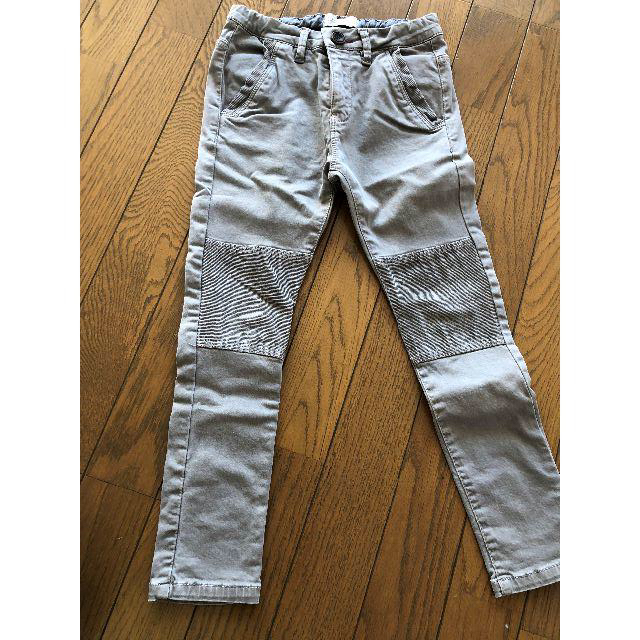 ZARA KIDS(ザラキッズ)のZARA 男子ライダーススキニーデニムパンツ キッズ/ベビー/マタニティのキッズ服男の子用(90cm~)(パンツ/スパッツ)の商品写真