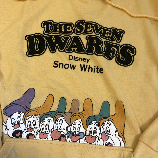 Disney(ディズニー)の7人の小人 白雪姫 スウェット パーカー  トレーナー ディズニー ミッキー レディースのトップス(パーカー)の商品写真