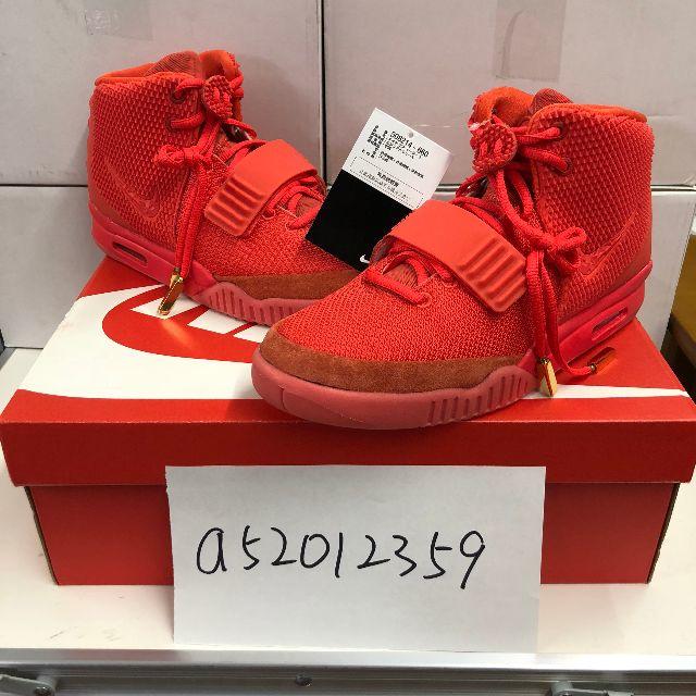 NIKE(ナイキ)のJason様専用Nike Air Yeezy Red October 26.5 メンズの靴/シューズ(スニーカー)の商品写真