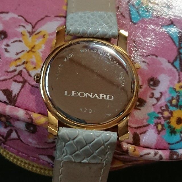 LEONARD(レオナール)のLEONARD レディースのファッション小物(腕時計)の商品写真